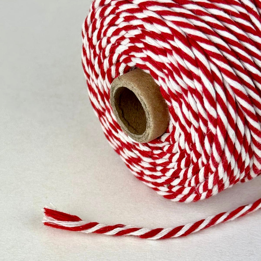 
                      
                        Bomullssnor ∙ 1,5 mm x 100 m ∙ Rød/Hvit
                      
                    